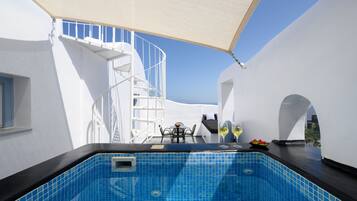 Suite – grand, spabadekar, sjøutsikt | Sengetøy av topp kvalitet, safe på rommet og lydisolert