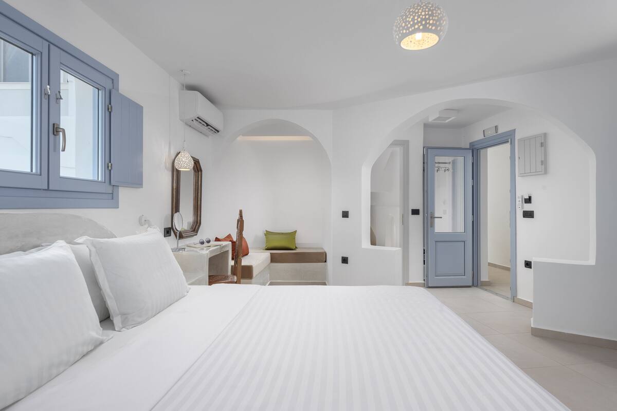 premium suite, hot tub, sea view | premium bedding, in-room safe, soundproofing, free wifi