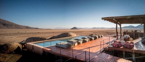 Außenpool, Liegestühle