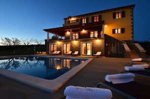 Vila | Piscina | Piscina externa