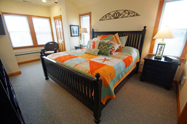 6 chambres, bureau, fer et planche à repasser, lit de bébé portatif