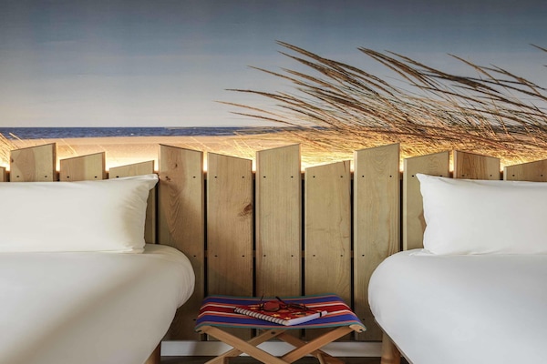 Kahden hengen standard-huone (kaksi sänkyä), 2 yhden hengen sänkyä | Ylelliset vuodevaatteet, yksilöllisesti kalustettu, äänieristys