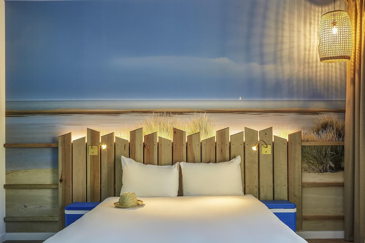 Premium bedding, individually furnished, soundproofing, free WiFi