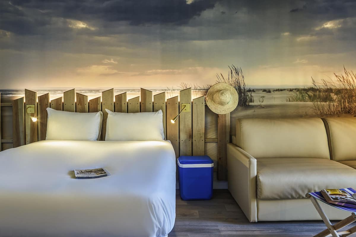 family room, 1 double bed with sofa bed | premium bedding, individually furnished, soundproofing, free wifi