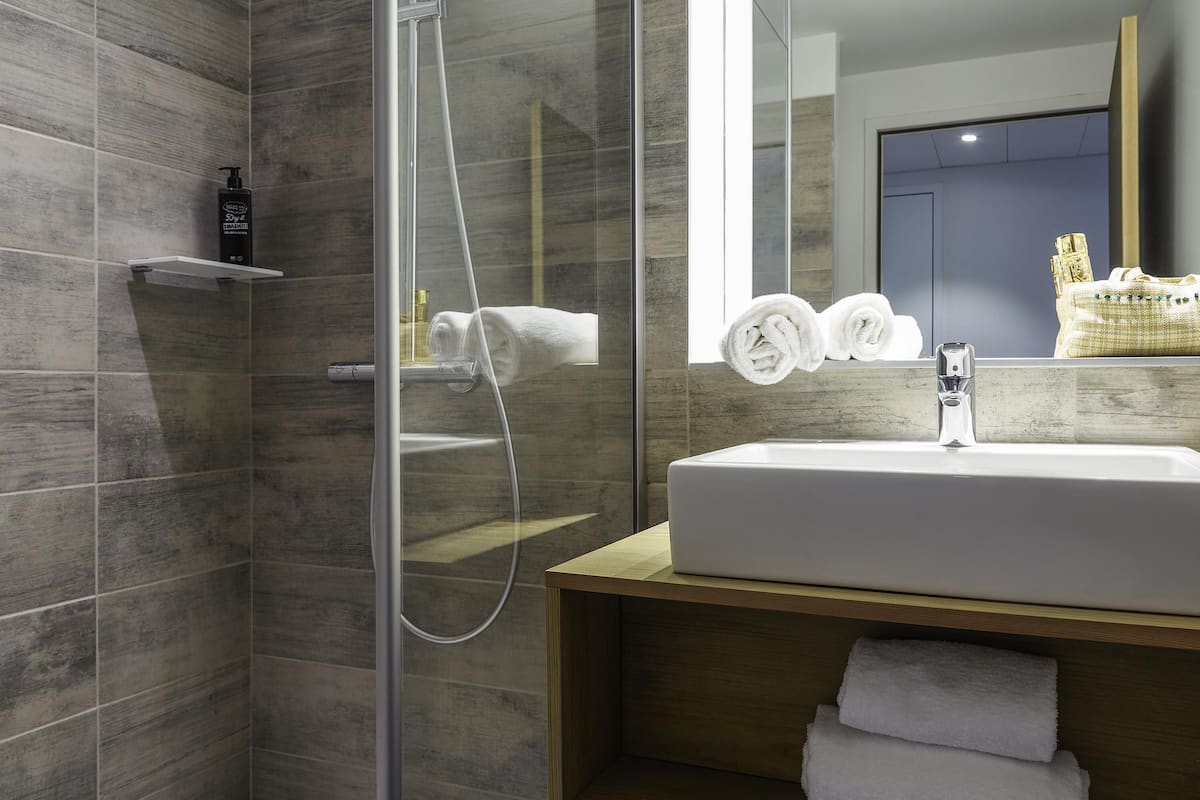 Premium bedding, individually furnished, soundproofing, free WiFi
