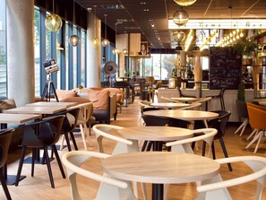 Buffet breakfast on weekends (EUR 15.00 per person) - Ibis Styles Arras Centre (Arras)