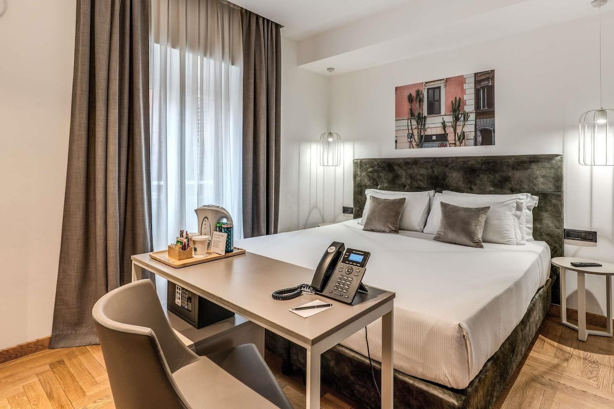 Standard Room, 1 Double or 2 Twin Beds | Minibar, in-room safe, desk, soundproofing