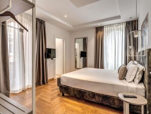 Minibar, in-room safe, desk, soundproofing - Mercure Roma Centro Termini (Rome)