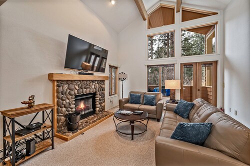 5 McCloud - Bright and Quaint Living