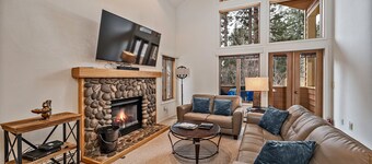 5 McCloud | 2BR/2BA Incline Village w/ Hot Tub