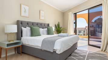 Luxury Apartment | 3 bedrooms, in-room safe, laptop workspace, iron/ironing board