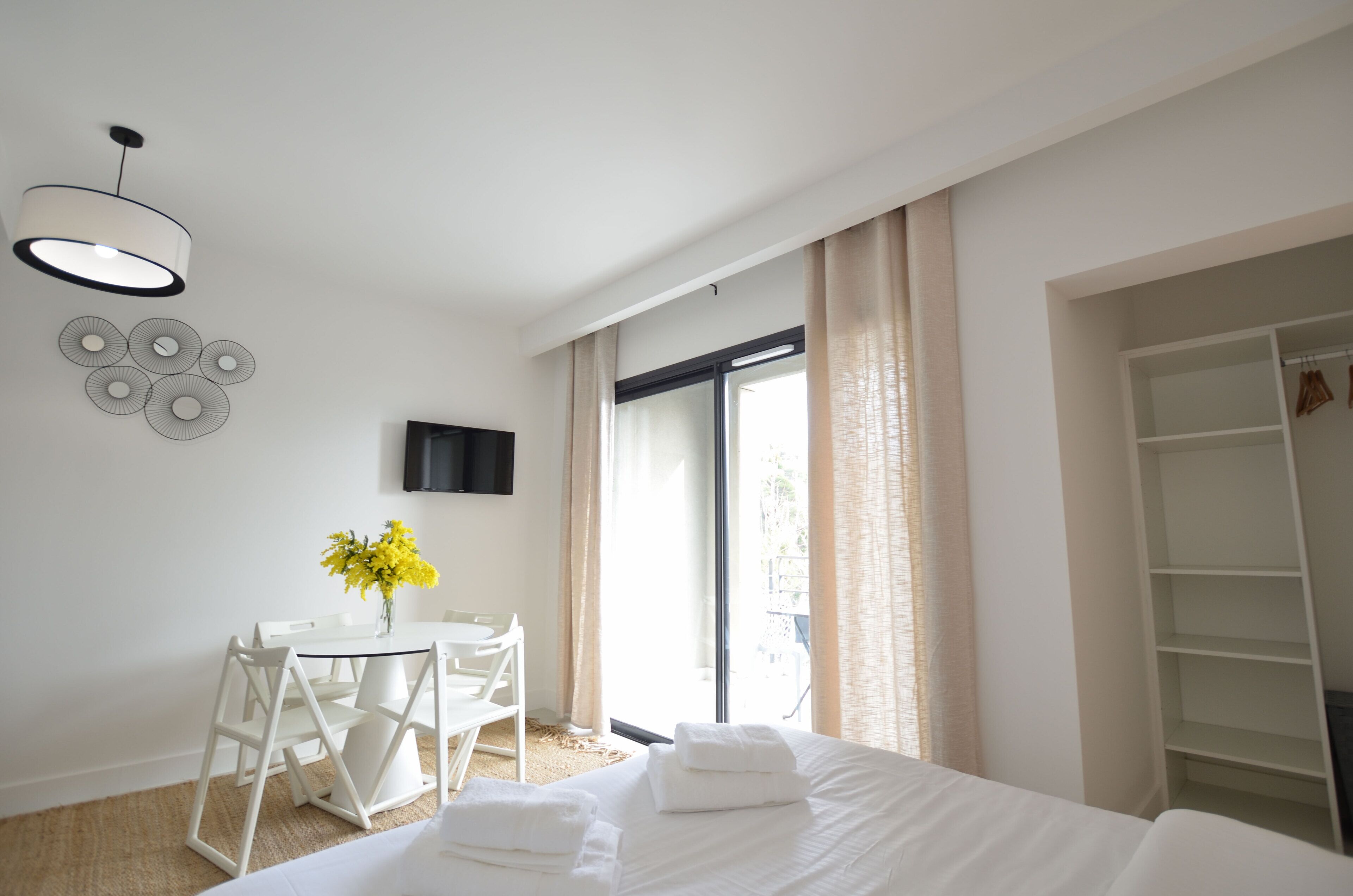 Studio Suite | Blackout drapes, iron/ironing board, free WiFi, bed sheets