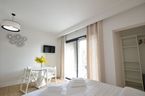 開放式套房 | 遮光窗簾/窗簾、熨斗/熨衫板、免費 Wi-Fi、床單