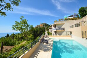 Seasonal outdoor pool - La Perle d'Eze Appart Hotel (Èze)