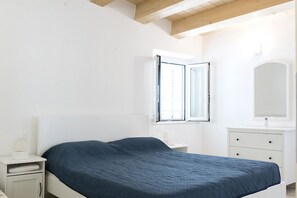 1 bedroom, bed sheets