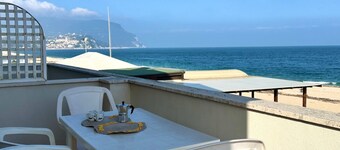 RS321 - Marcelli, three-room apartment facing the sea with beach included