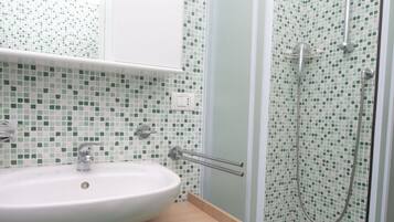 Doccia, bidet, asciugamani