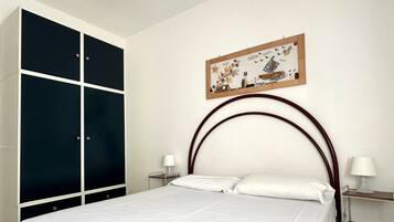 2 bedrooms, bed sheets