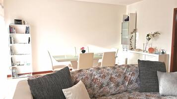 TV, DVD-spiller og bøker