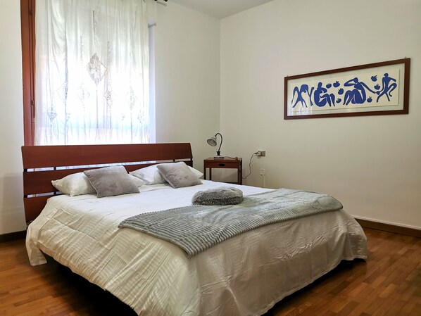 1 chambre, fer et planche à repasser, Wi-Fi, literie fournie