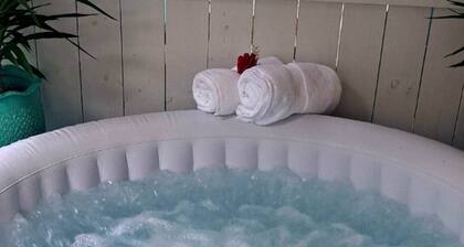 Romantic Beach Suite with Hot Tub