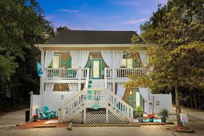 Exterior - Romantic Beach Suite with Hot Tub (Emerald Isle)