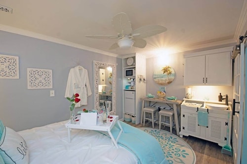 Love & Luxury at the Beach (Hot Tub, Golf Cart)