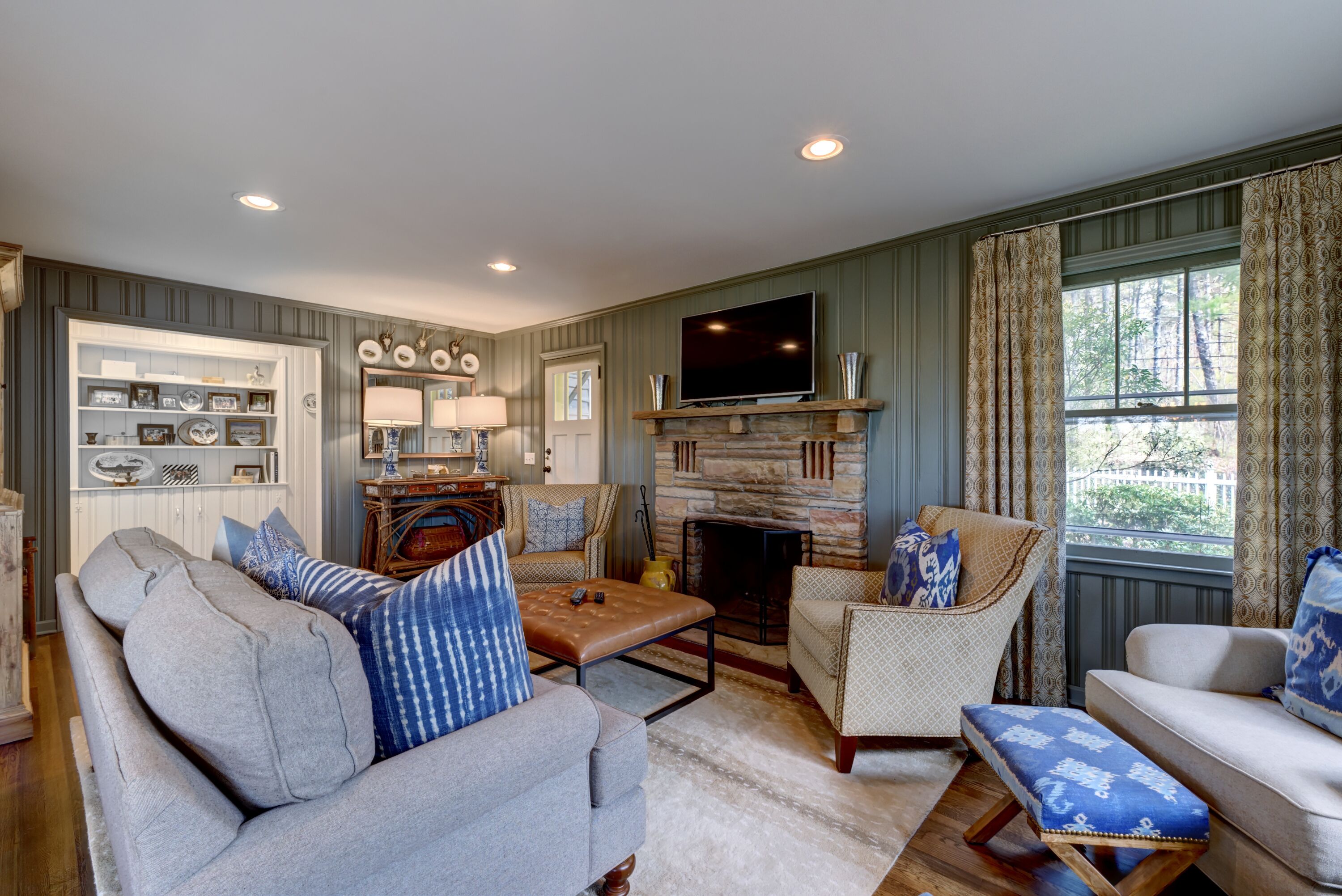 Estes Cottage: Cozy Mirror Lake Cottage W Screened Porch, Firepit | Pet Friendly - Highlands, NC