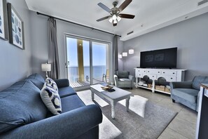 Fernseher, Kamin, DVD-Player