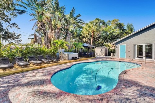 The Pompano Beach House 🏖️ Heated Pool & Spa | 1 Mile to Beach