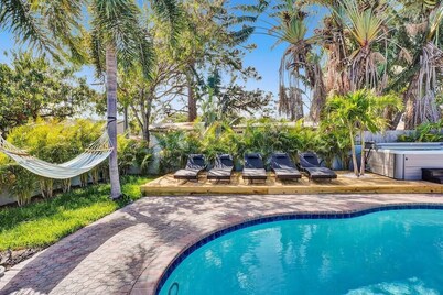 The Pompano Beach House 🏖️ Heated Pool & Spa | 1 Mile to Beach