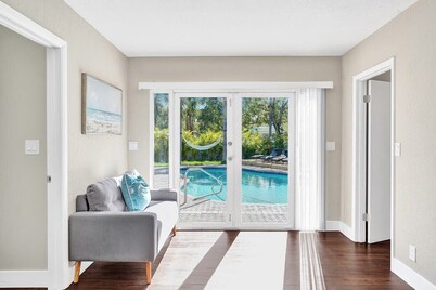 The Pompano Beach House 🏖️ Heated Pool & Spa | 1 Mile to Beach