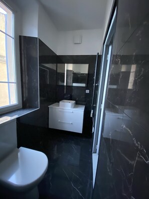 Free toiletries, hair dryer, towels - Appartement Centre Ville (Corte)