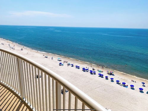 THE BEACH IS OPEN ALL YEAR! 
Start Planning Your Fall and Winter Vacation Today!