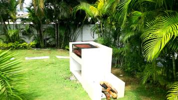Classic House | Pemandangan taman