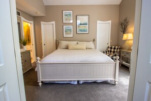 4 bedrooms, iron/ironing board, free WiFi, bed sheets - Close walk to the beach, perfect for a family (Michigan City)