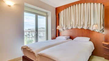 4 bedrooms, WiFi, bed sheets