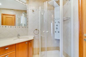 シャワー付き浴槽、タオル