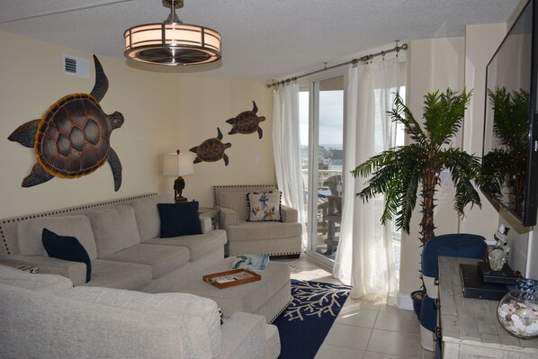 TV connectée, lecteur de DVD, livres