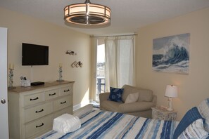 2 slaapkamers, een strijkplank/strijkijzer, reisbedje, gratis wifi