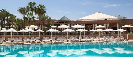 야외 수영장, 수영장 파라솔, 일광욕 의자