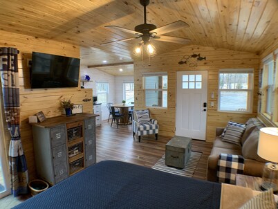 Cozy lake cabin - fire pit, near beach, hiking, golf & disc golf!