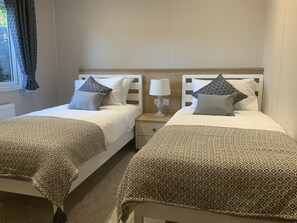 Cabin | 2 bedrooms, iron/ironing board, free WiFi, bed sheets - Clouded Yellow - Beautiful Modern Lodge, Kippford (Dalbeattie)