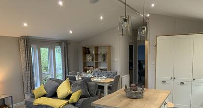 Clouded Yellow - Beautiful Modern Lodge, Kippford