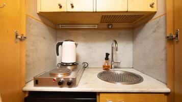 Comfort-Apartment | Eigene Kochnische | Kühlschrank, Herdplatte, Kaffeemühle, Kochgeschirr/Geschirr/Besteck