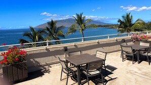 Outdoor dining - Remodeled Luxury at Royal Mauian | Haleakala Views and Oceanfront Living (Kihei)