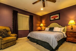 4 chambres, bureau, fer et planche à repasser, lit parapluie