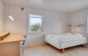 3 bedrooms, travel crib, free WiFi