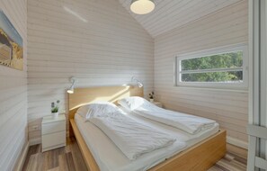 3 bedrooms, travel cot, free WiFi, bed sheets - Amazing home in Krems II/Warderbrück (Krems II/Warderbrück)