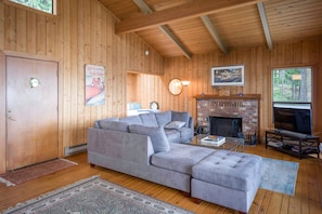 TV, fireplace, DVD player, books